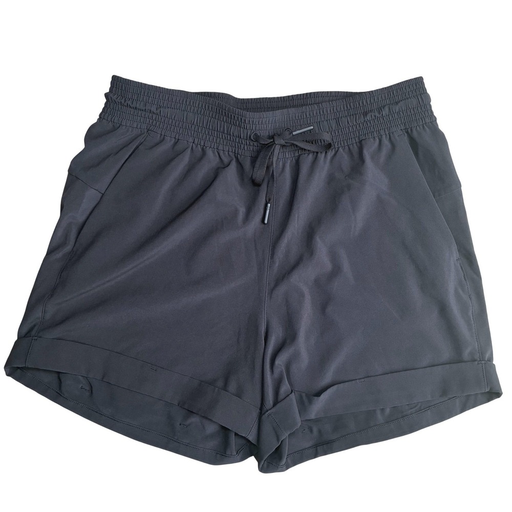Lululemon On the Fly Black Shorts Lightweight Travel Summer Quick Dry 3" Women 6